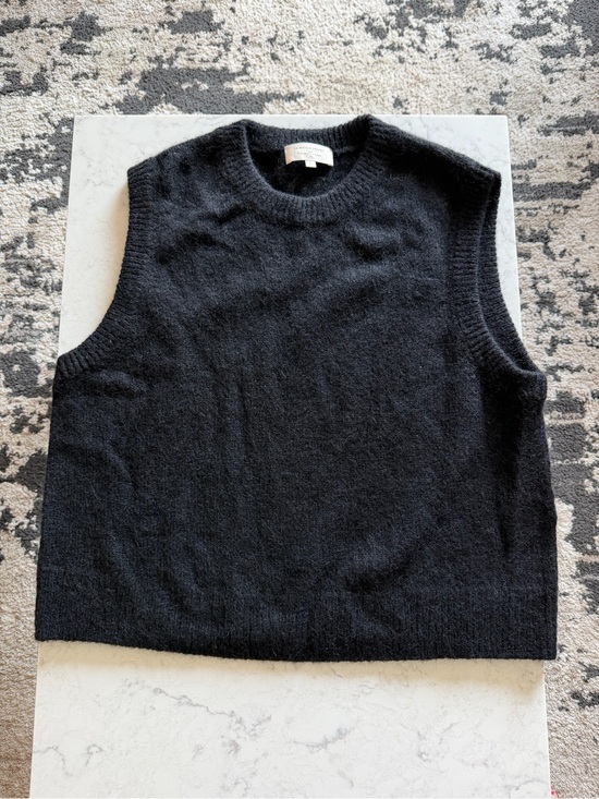Sezane Sweaters - Sezane Black Crewneck Sleeveless Sweater Vest